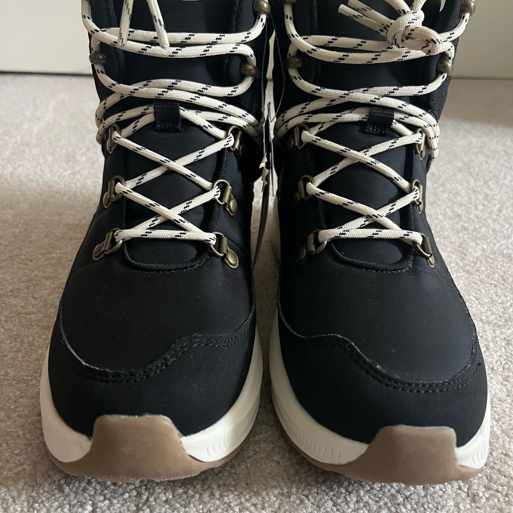 Universal Thread Black and White Winter Boots with Padded Collar